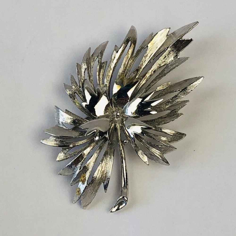 Vintage Monet Silver Filigree Leaf Stem Brooch Pin Antique Intertwined Metal